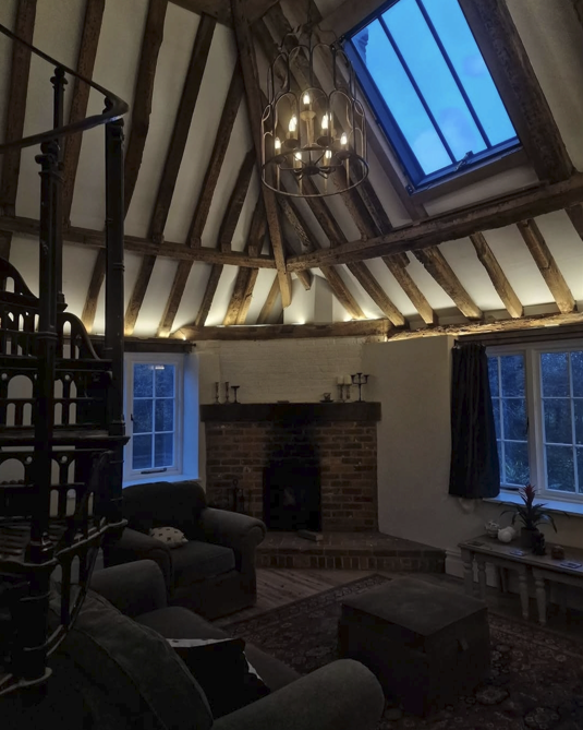 Vaulted ceiling feature lighting